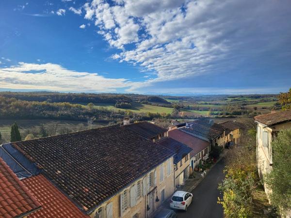 Vue Pyrénées : maison de village pleine de potentiel. Castelnau barbarens