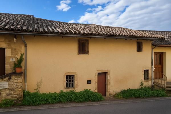 Vue Pyrénées : maison de village pleine de potentiel. Castelnau barbarens