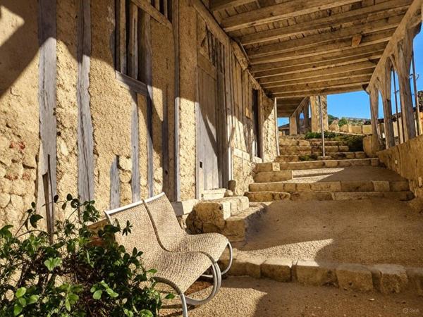 Vue Pyrénées : maison de village pleine de potentiel. Castelnau barbarens