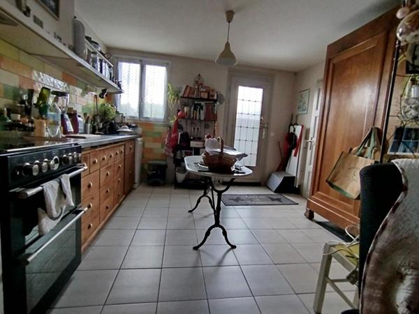 Issoire(63), VIAGER OCCUPE, maison plain pied de 90m2, véranda sur 370 m2 de terrain