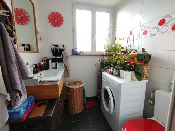 Issoire(63), VIAGER OCCUPE, maison plain pied de 90m2, véranda sur 370 m2 de terrain