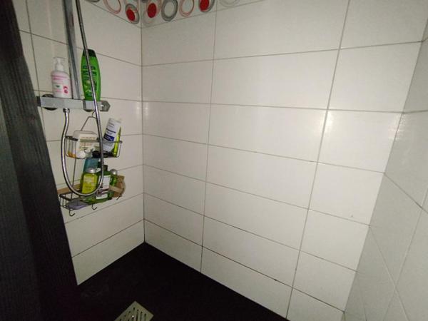 Issoire(63), VIAGER OCCUPE, maison plain pied de 90m2, véranda sur 370 m2 de terrain