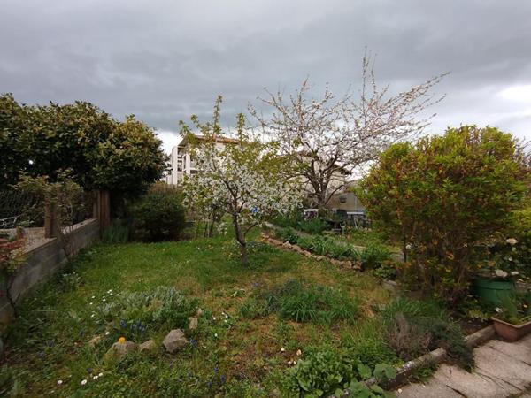 Issoire(63), VIAGER OCCUPE, maison plain pied de 90m2, véranda sur 370 m2 de terrain