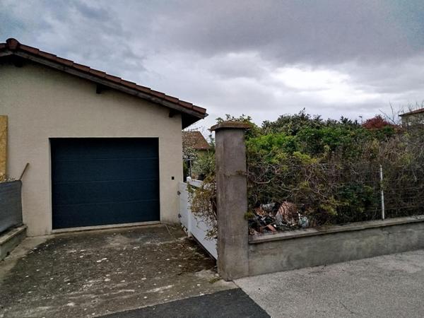 Issoire(63), VIAGER OCCUPE, maison plain pied de 90m2, véranda sur 370 m2 de terrain