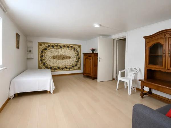 Maison habitable de plain-pied, proche du centre-ville - La