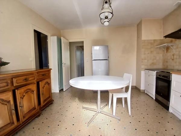 Maison habitable de plain-pied, proche du centre-ville - La