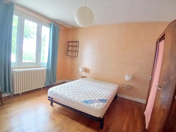 Maison habitable de plain-pied, proche du centre-ville - La