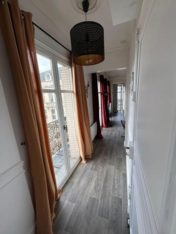 Troyes Hyper Centre, Très Bel appartement T3, rénové et vendu meublé.