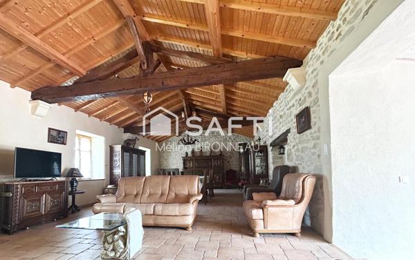 Charmante maison en pierres en plein centre ville