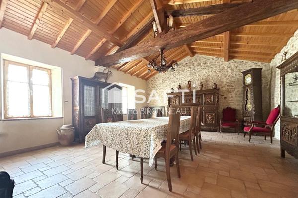 Charmante maison en pierres en plein centre ville