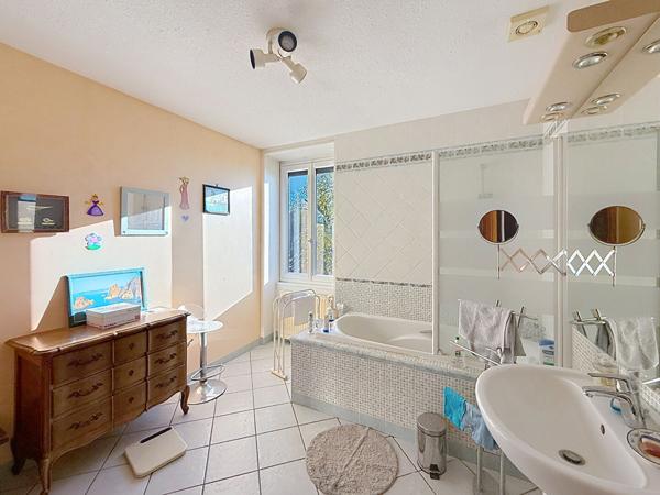 Maison Villieu Loyes Mollon 160m2, 4 chambres, dépendance, vue imprenable!