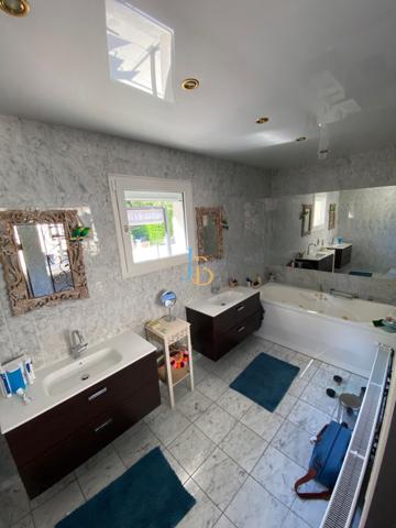 Bourges (18000) COUP DE COEUR pour cette maison de famille