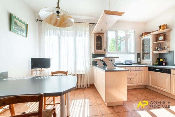 Maison de famille à La Garenne-Colombes : havre de paix ensoleillé €1 260 000 ** - Référence 13865