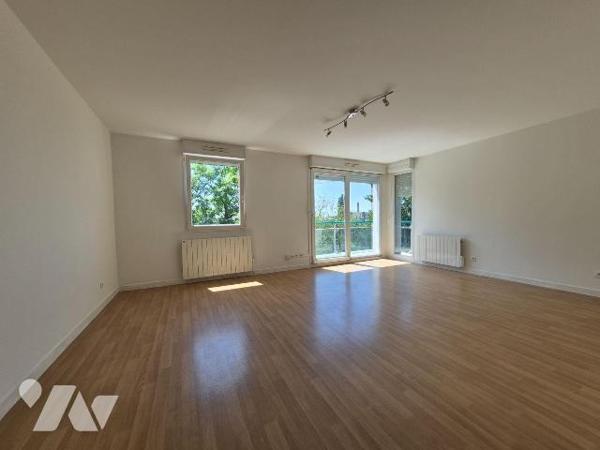 Appartement à Vendre à La Gorgue (59253) en Nord (59)

Cet appartement Type 3 de 73 m² est si...