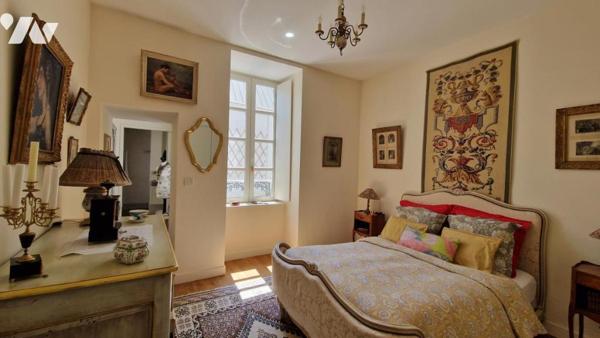 BEL APPARTEMENT DE 146 M² AVEC ANNEXE DE 43 M²- PATIO et TERRASSE
