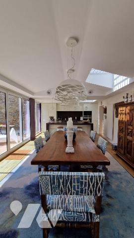 BEL APPARTEMENT DE 146 M² AVEC ANNEXE DE 43 M²- PATIO et TERRASSE