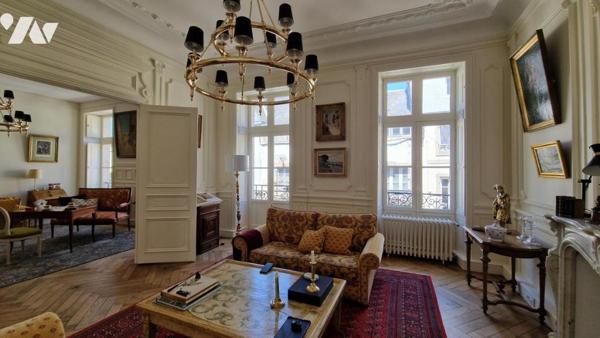 BEL APPARTEMENT DE 146 M² AVEC ANNEXE DE 43 M²- PATIO et TERRASSE