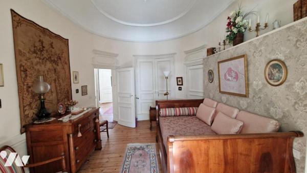 BEL APPARTEMENT DE 146 M² AVEC ANNEXE DE 43 M²- PATIO et TERRASSE