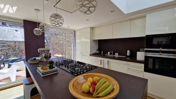 BEL APPARTEMENT DE 146 M² AVEC ANNEXE DE 43 M²- PATIO et TERRASSE