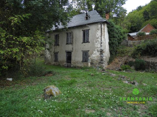 Maison ancienne, avec grand terrain face à la montagne