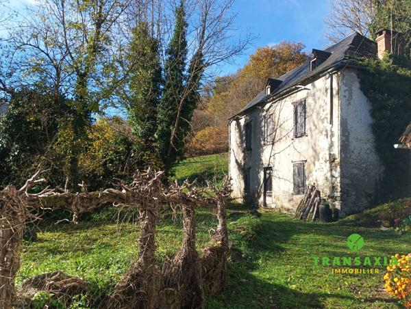 Maison ancienne, avec grand terrain face à la montagne