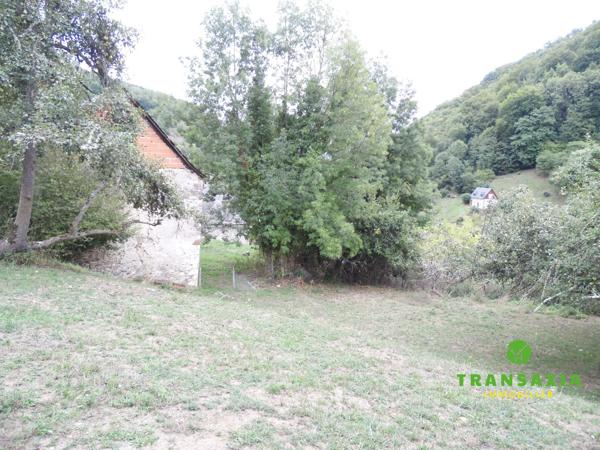 Maison ancienne, avec grand terrain face à la montagne
