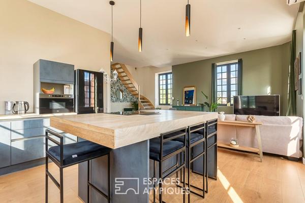 Duplex rénové avec balcon dans une bâtisse