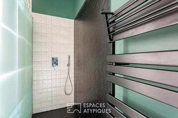 Duplex rénové avec balcon dans une bâtisse