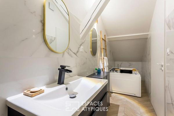 Duplex rénové avec balcon dans une bâtisse