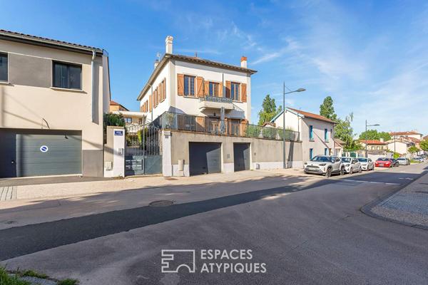 Duplex rénové avec balcon dans une bâtisse