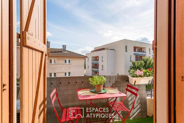 Duplex rénové avec balcon dans une bâtisse