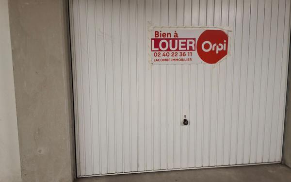 Stationnement à louer