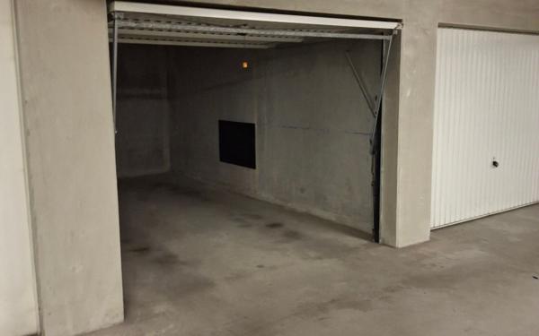 Stationnement à louer