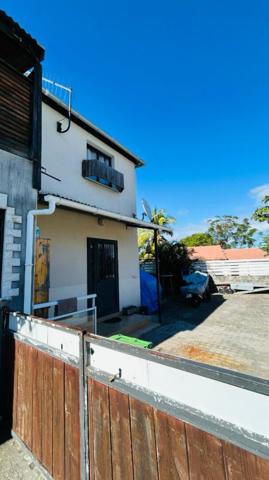 A La Riviere St Louis ensemble immobilier composé de 4 maisons F3