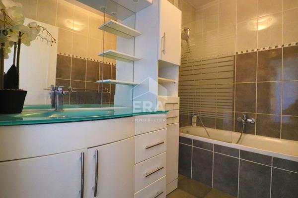 Appartement à vendre Marseille 3 pièces lumineux traversant calme loggia balcon sans travaux  stationenment facile