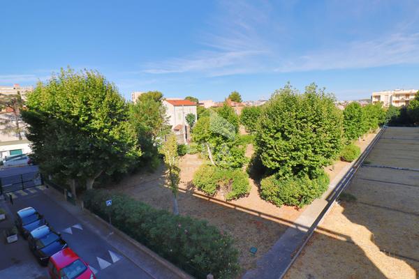 Appartement à vendre Marseille 3 pièces lumineux traversant calme loggia balcon sans travaux  stationenment facile