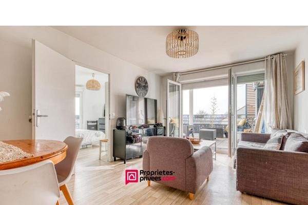 Très beau 4 pièces lumineux avec terrasse 22 m² et parking - Gare RER E à pied