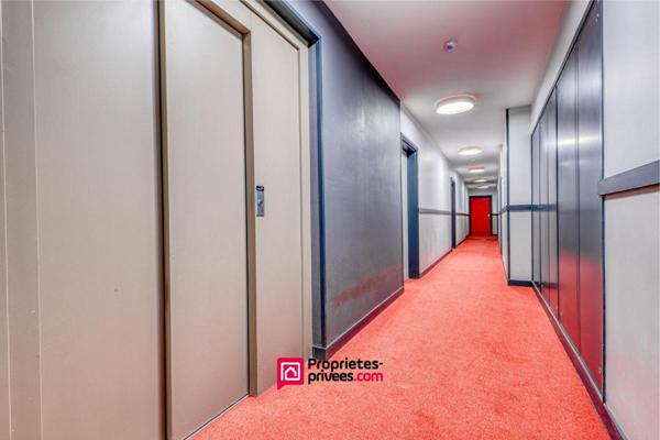 Très beau 4 pièces lumineux avec terrasse 22 m² et parking - Gare RER E à pied