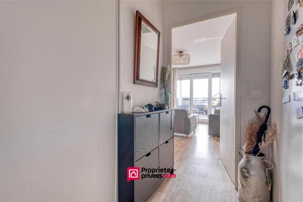 Très beau 4 pièces lumineux avec terrasse 22 m² et parking - Gare RER E à pied