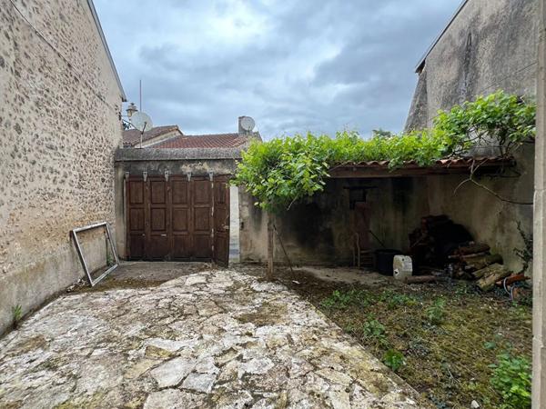 Vente Maison 6 pièces 136 m2 à Lussac-les-Châteaux
