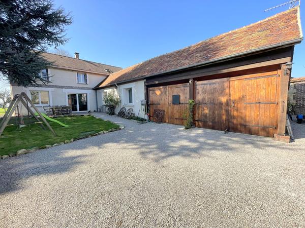 A VENDRE - Maison rénovée de 155 m² à 4 km de Chaumont En Vexin - 4 chambres - 800 m² de terrain