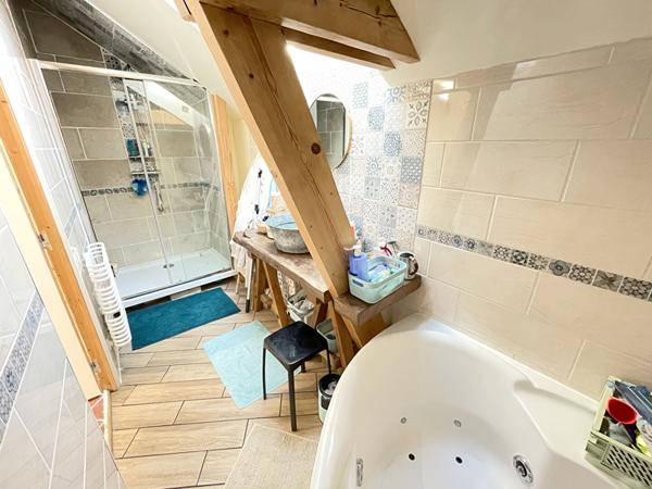 A VENDRE - Maison rénovée de 155 m² à 4 km de Chaumont En Vexin - 4 chambres - 800 m² de terrain