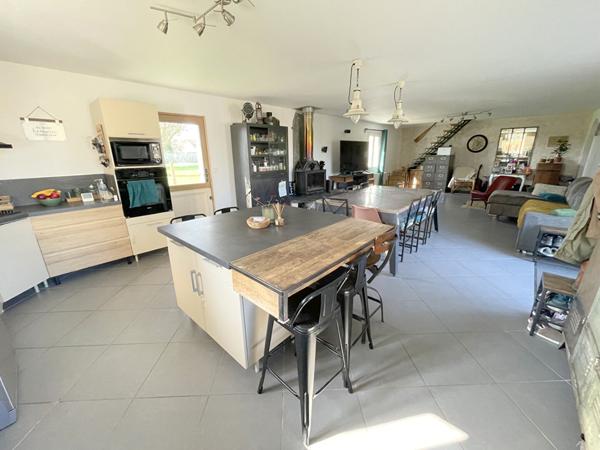 A VENDRE - Maison rénovée de 155 m² à 4 km de Chaumont En Vexin - 4 chambres - 800 m² de terrain