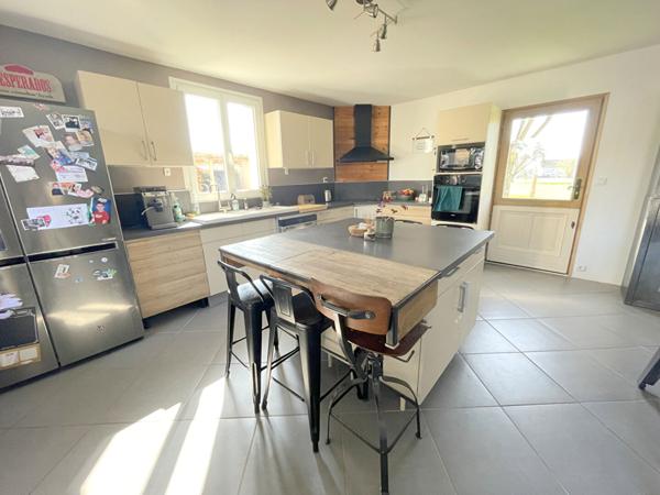 A VENDRE - Maison rénovée de 155 m² à 4 km de Chaumont En Vexin - 4 chambres - 800 m² de terrain