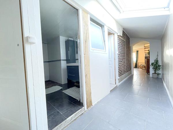 A VENDRE - Maison rénovée de 155 m² à 4 km de Chaumont En Vexin - 4 chambres - 800 m² de terrain