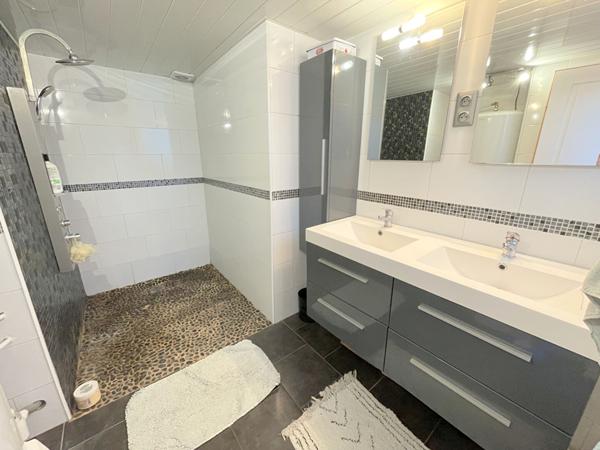 A VENDRE - Maison rénovée de 155 m² à 4 km de Chaumont En Vexin - 4 chambres - 800 m² de terrain