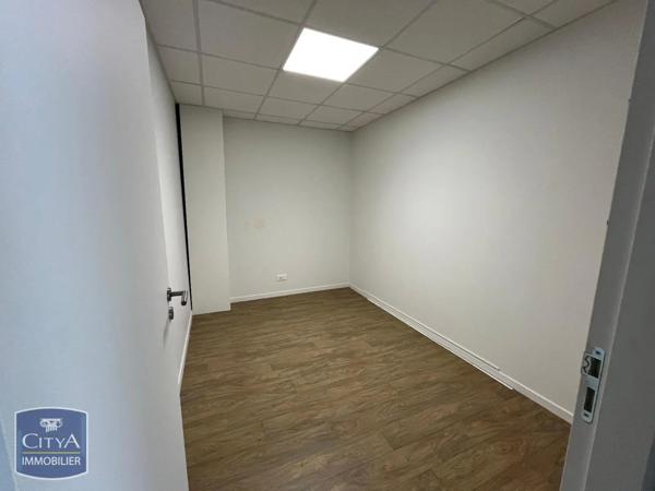 Local professionnel à vendre 285m²