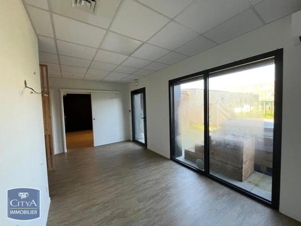 Local professionnel à vendre 285m²