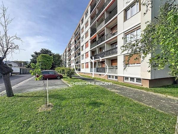 Appartement  4 pièce(s) 75 m² avec Balcon et box