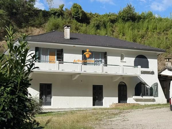 Vente                                                      Immeuble
                        
                     17 pièces                      213 m2                     à Lourdes